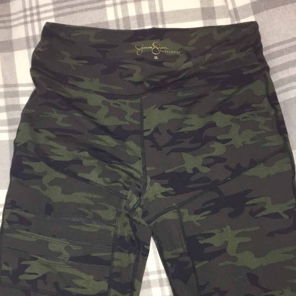 Jessica Simpson distresses camo leggings